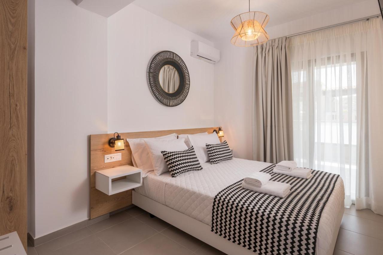 Indigo Blue Seaside Deluxe Apartments Kíssamos Exterior foto